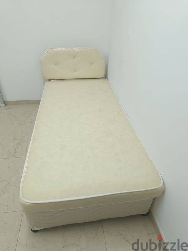 Single Bed with mattress 0