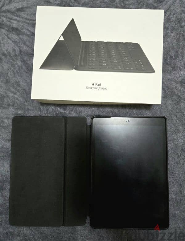 iPad 7th gen (128 GB) with apple smart keyboard clean condition. 2