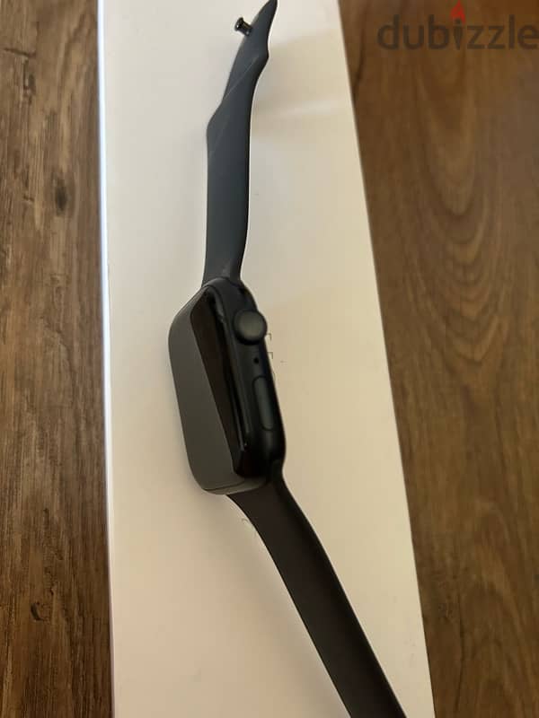 Apple watch series 8 45 size like new 0