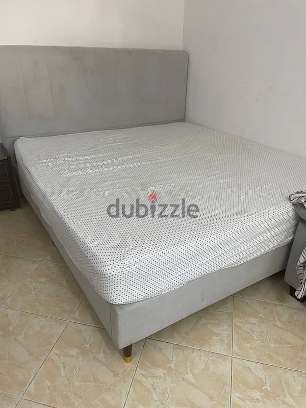 king size bed with spring cum memory foam mattress in excellent 0