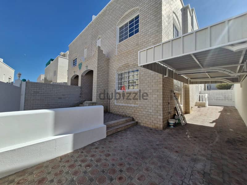 3 BR Great Villa in Qurum 1