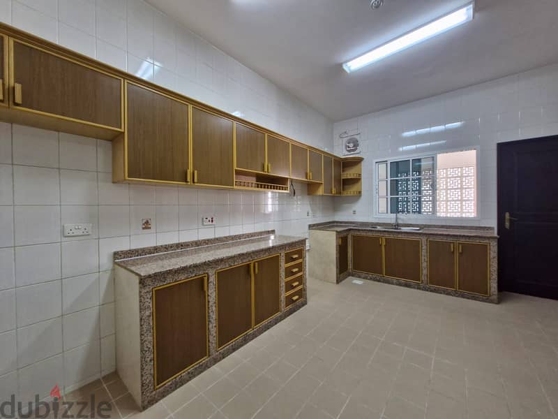 3 BR Great Villa in Qurum 4