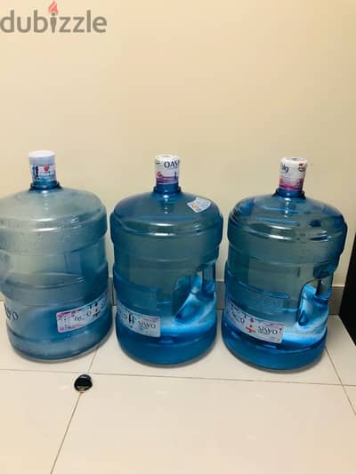 3 nos Oasis water bottles