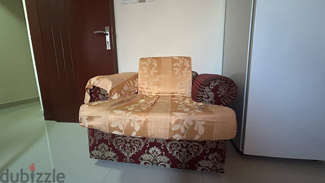 High quality Iron stand, 2 bed with mattress, sofa,gas cylinder 6