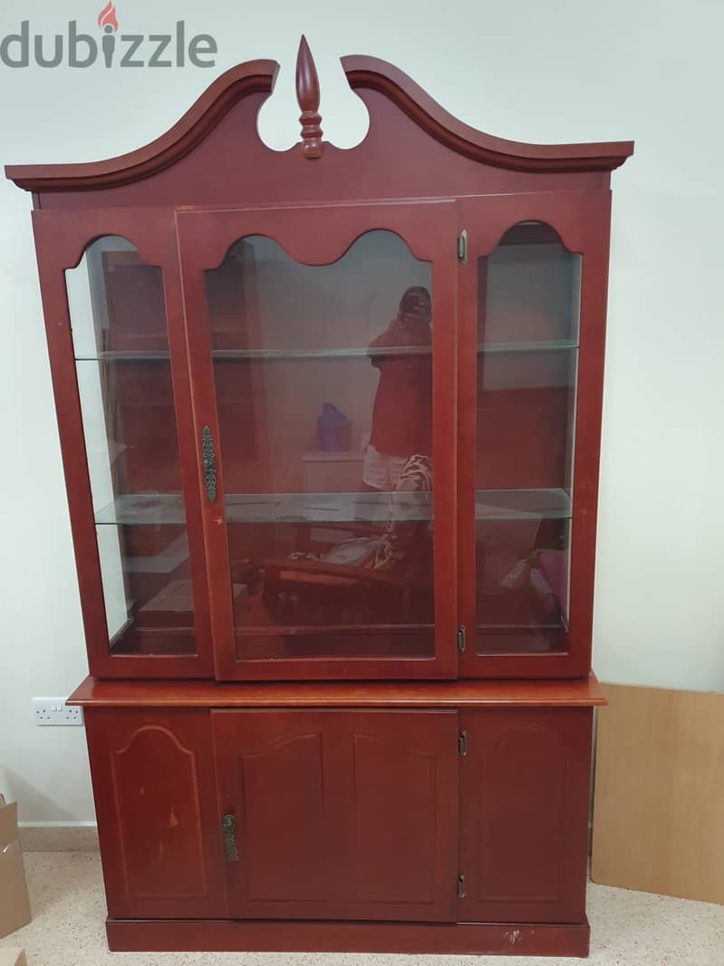 Excellent condition wooden showcase 2