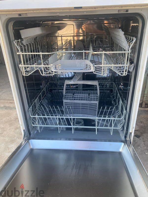 dishwasher very good condition 3