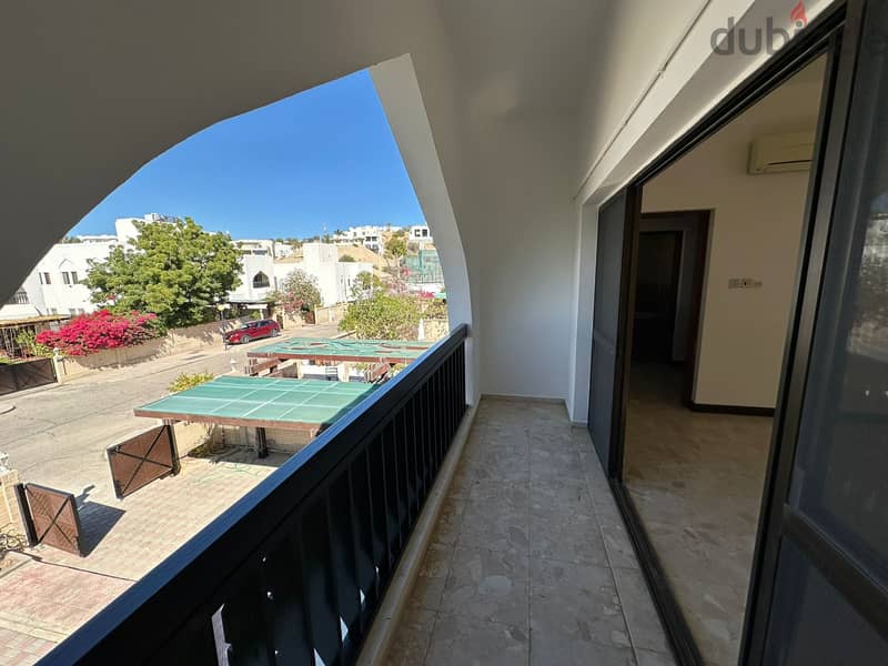 للإيجار فيلا راقية في القرم PDO For Rent: Luxury Villa in Al Qurum 4