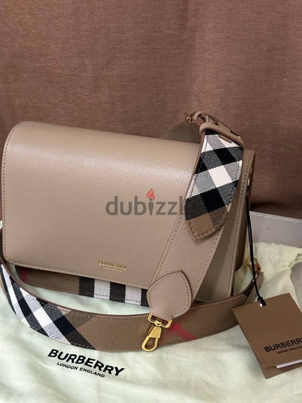 New Never used Burberry Handbag 0