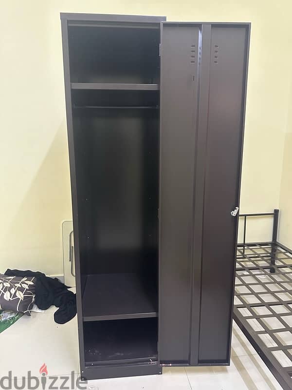 single door steel cupboard for sale (25 pcs available) 2