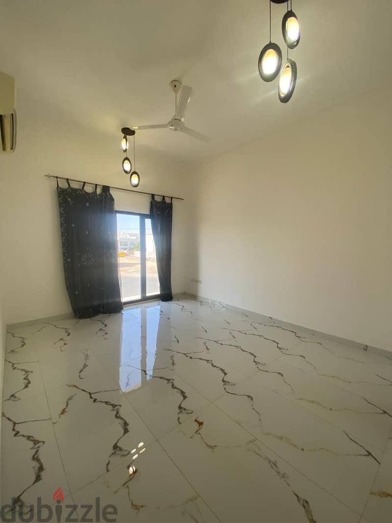 "SR-SM-700  Modern and Spacious Flat for Rent in Al Hail North 8