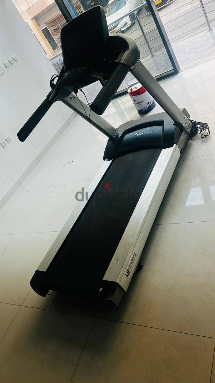 Commercial Spirit fitness treadmill CT850 4