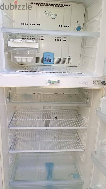 good condition fridge for sale l 10