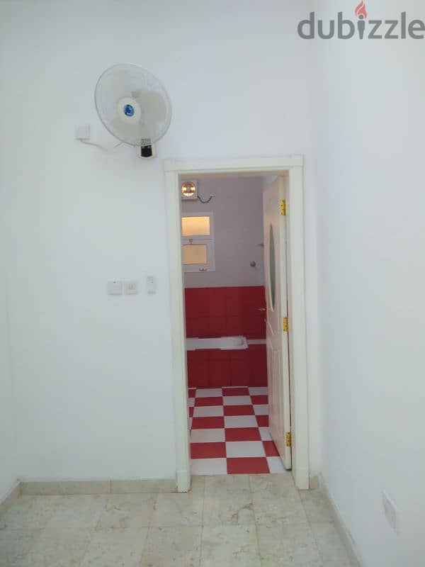 3bhk Ruwi Mumtaz Area rent 350we/=with spilt ac 1