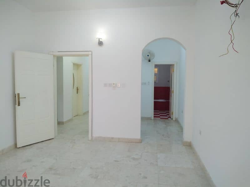 3bhk Ruwi Mumtaz Area rent 350we/=with spilt ac 2