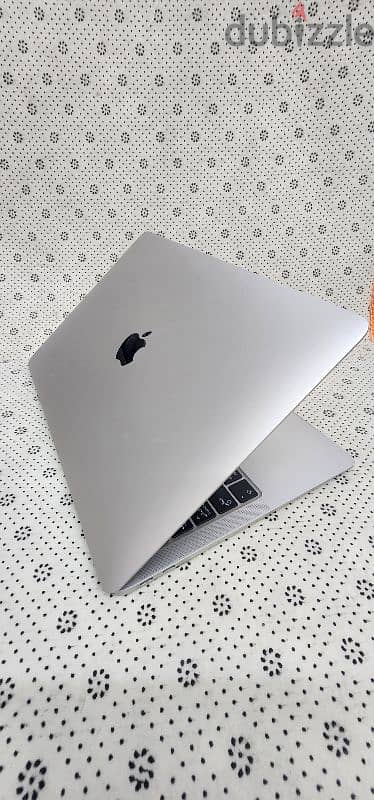 MacBook 2020 i7 16gb Touch id 5