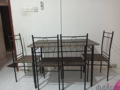 dinning table with 4 chairs