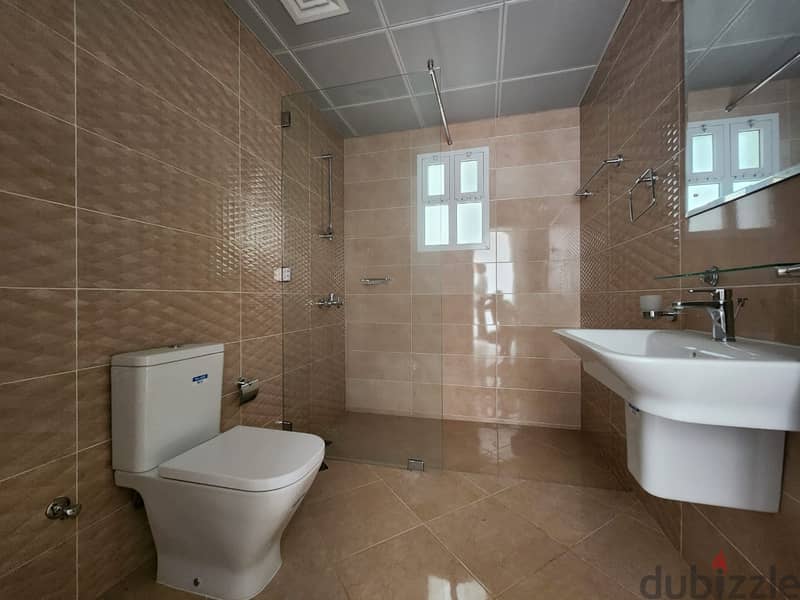 2 BR Large Apartment in Shatti Al Qurum By the Beach 9