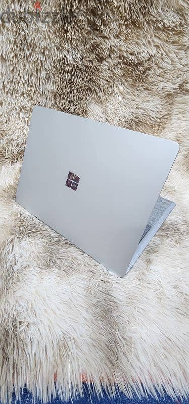 Surface laptop 2 8th genration 2k Touchscreen 4