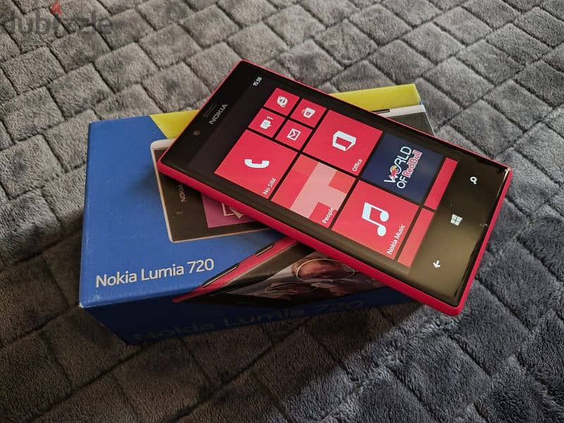 Extremely Rare Red Nokia Lumia 720 Brand New Vintage Phone 1