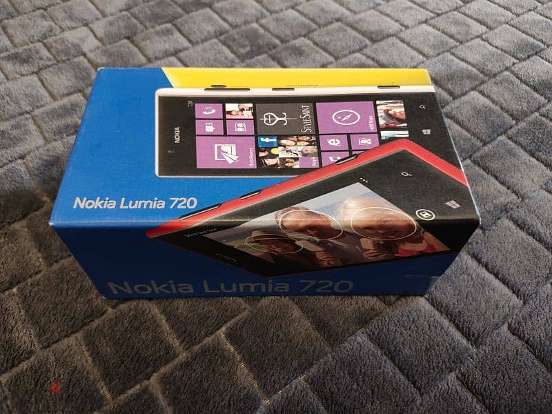 Extremely Rare Red Nokia Lumia 720 Brand New Vintage Phone 11