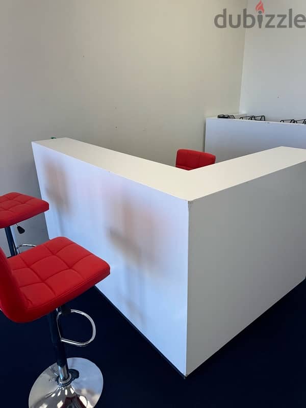 Office furniture for sale. Tables and chairs and almiras 4