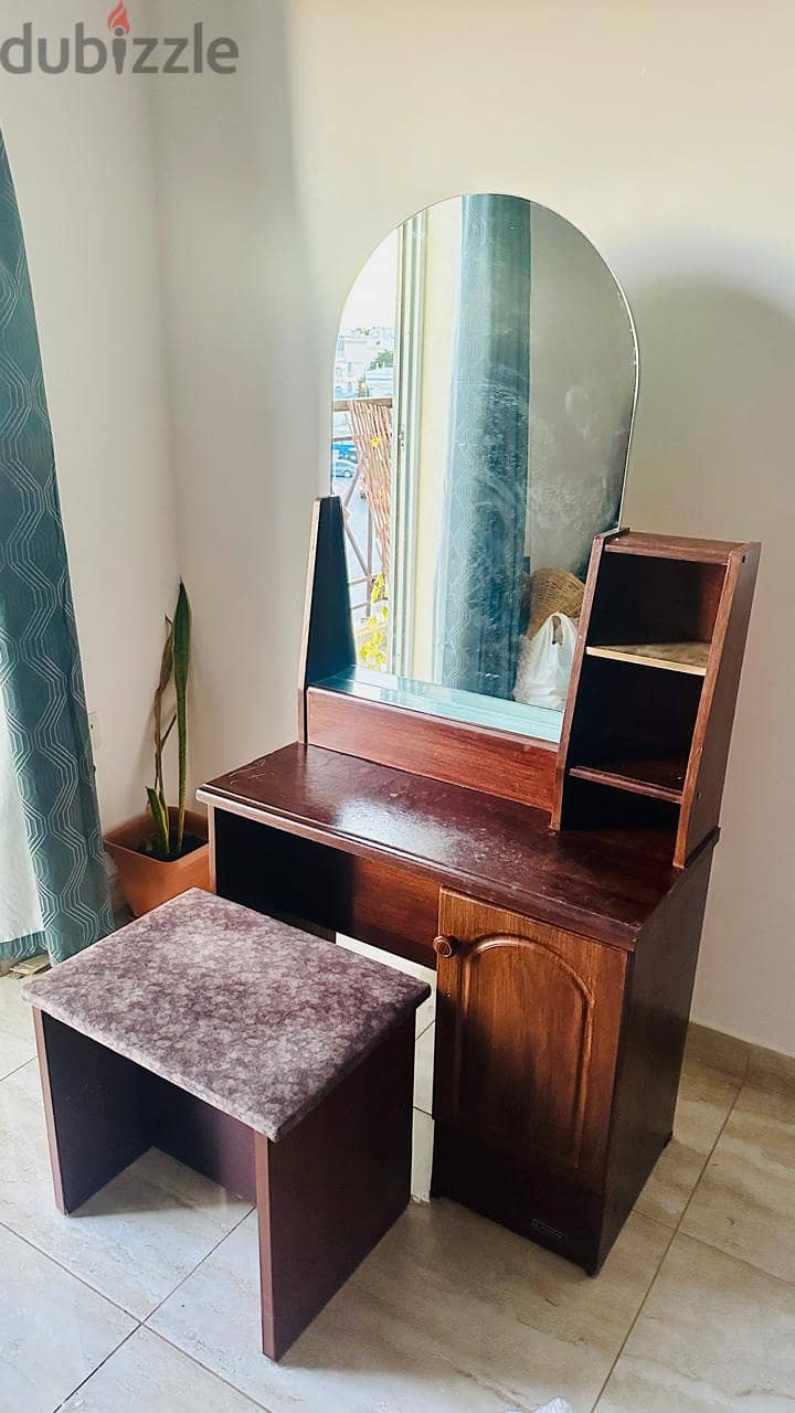 Dressing Table + stool + full length mirror free - Expat leaving Oman 2