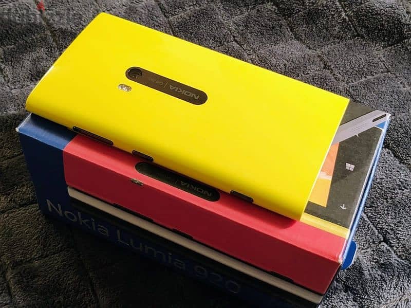 Yellow Nokia Lumia 920 Brand New for Nokia Phone Collectors 6