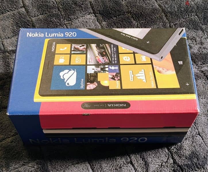 Yellow Nokia Lumia 920 Brand New for Nokia Phone Collectors 13