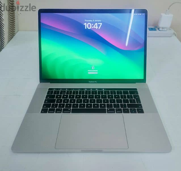 ماك بوك برو 2016 (15 بوصة) MacBook Pro 2016 (15-inch + Touch Bar) 1