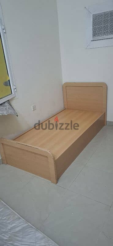 wooden bed good condition 1