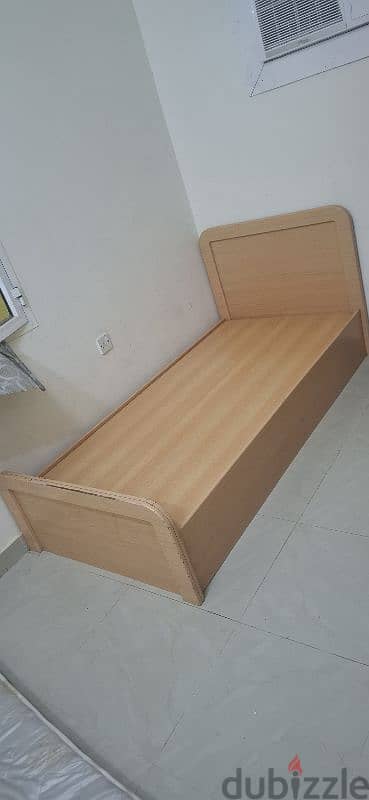 wooden bed good condition 2