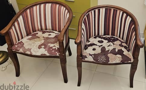 Set of 2 sturdy chairs