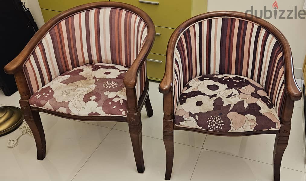 Set of 2 sturdy chairs 1