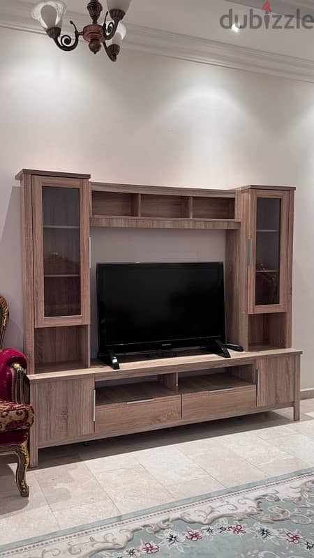 كبت تلفزيون بحاله ممتازه - Modern Wooden TV Stand 0