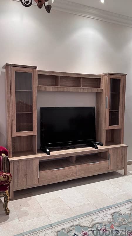 كبت تلفزيون بحاله ممتازه - Modern Wooden TV Stand 2