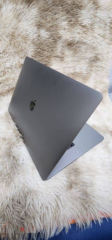 MacBook Pro i7 16gb 6cores 1