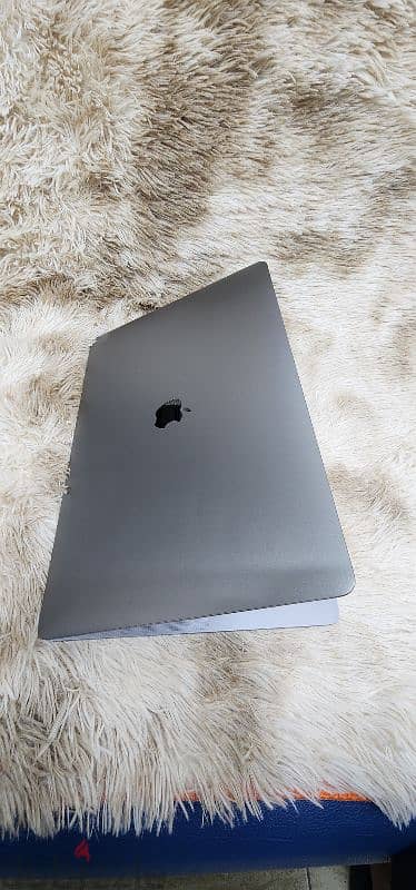 MacBook Pro i7 16gb 6cores 2