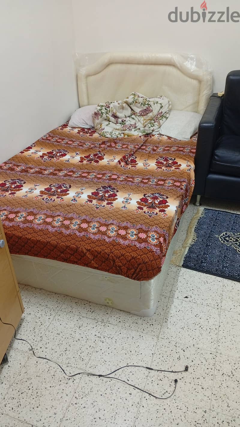 Raha bed with side table 0