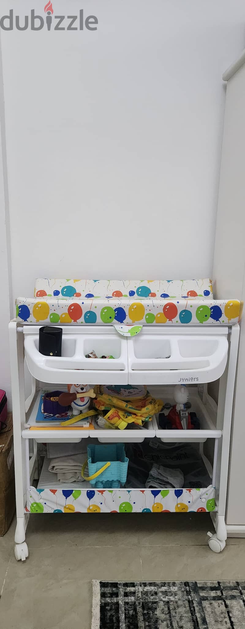 Changing table like new 0