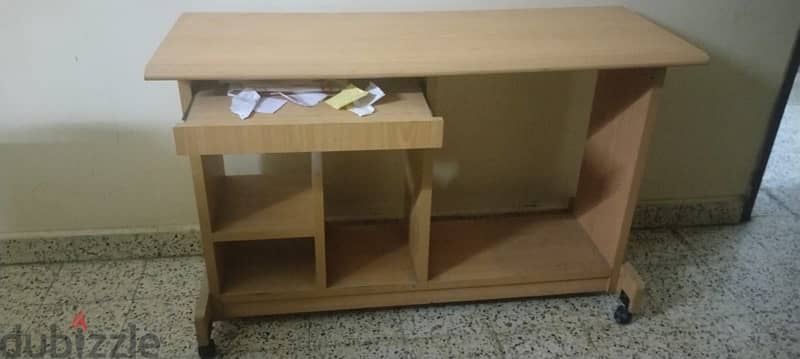 Compact and Functional study table 0