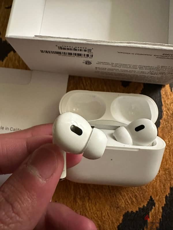 air pods pro (2nd generation) 1