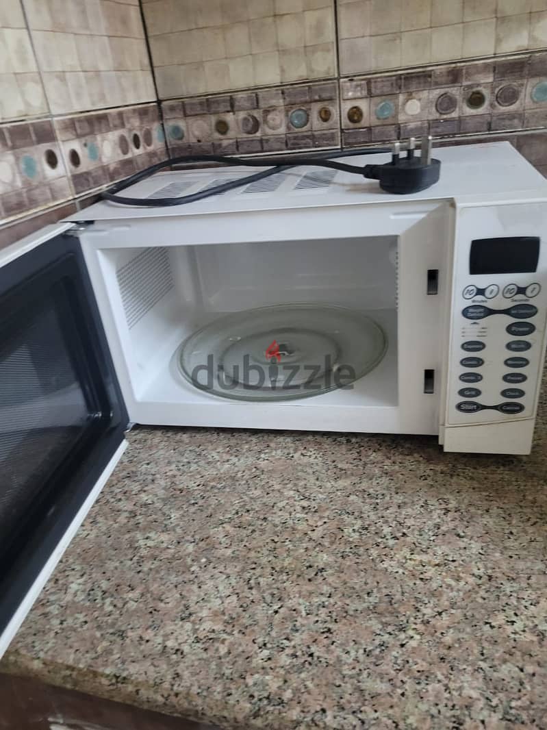 Ikon microwave oven 1