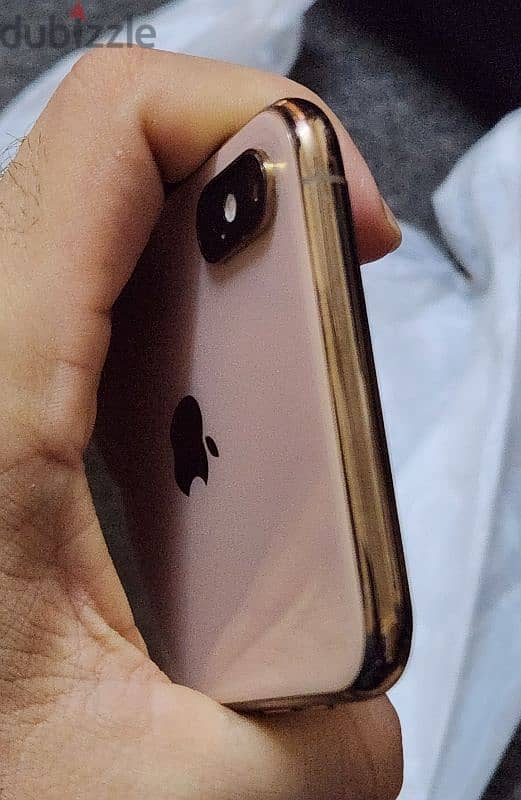 iPhone xs max  OMR 110 3