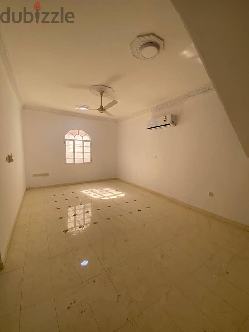 "SR- AG-715  Spacious  Villa for Rent in mawaleh south 5