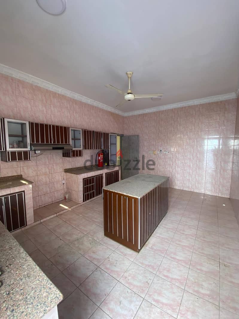 "SR- AG-715  Spacious  Villa for Rent in mawaleh south 9