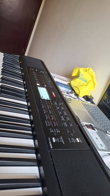 Yamaha PSR E383 3