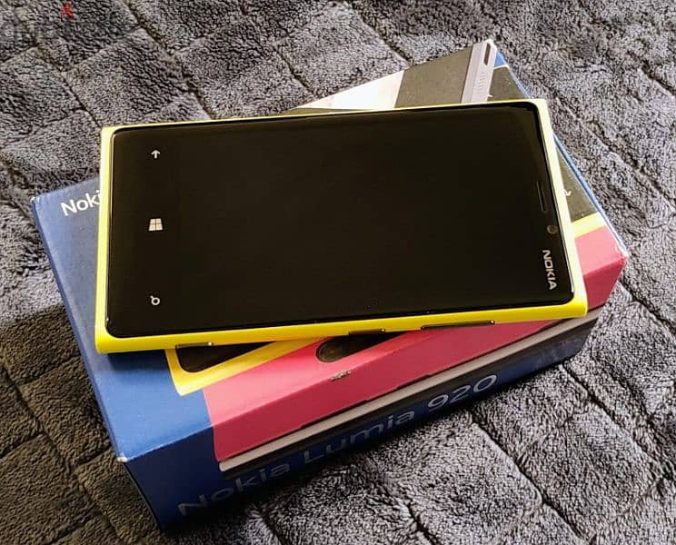 Nokia Lumia 920 Yellow Brand New for Nokia Phone Lovers 9