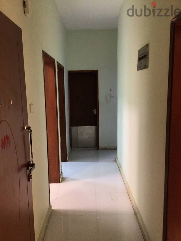 a huge 4 bhk flat for rent in Mutrah near ladies tailors market 1