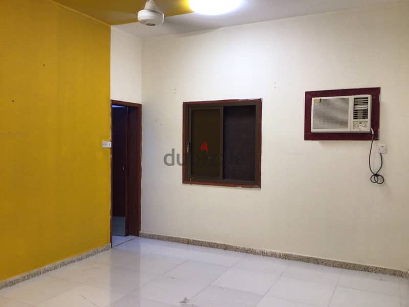 a huge 4 bhk flat for rent in Mutrah near ladies tailors market 2