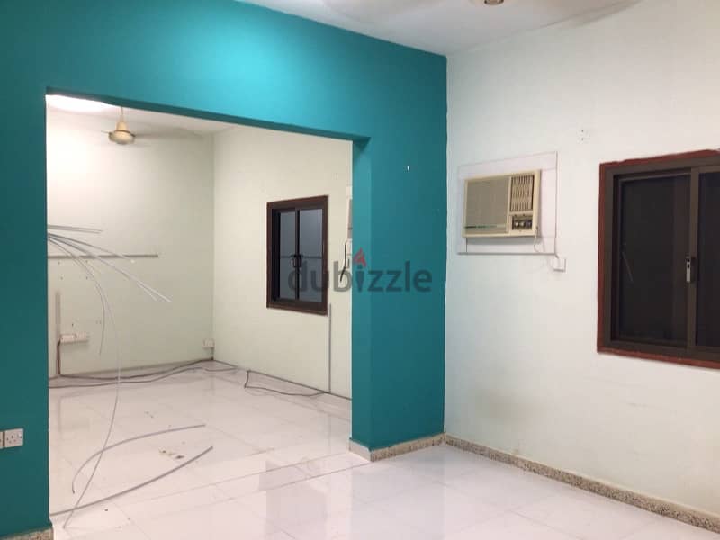 a huge 4 bhk flat for rent in Mutrah near ladies tailors market 7